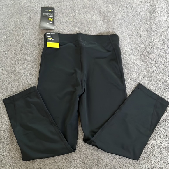 Nike Capri Pants - Picture 2 of 2